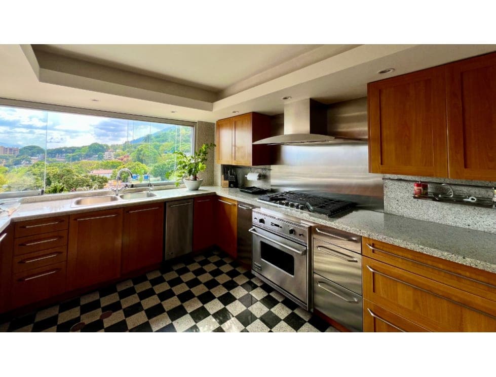 Foto 4 de Apartamento en Los Palos Grandes, Caracas