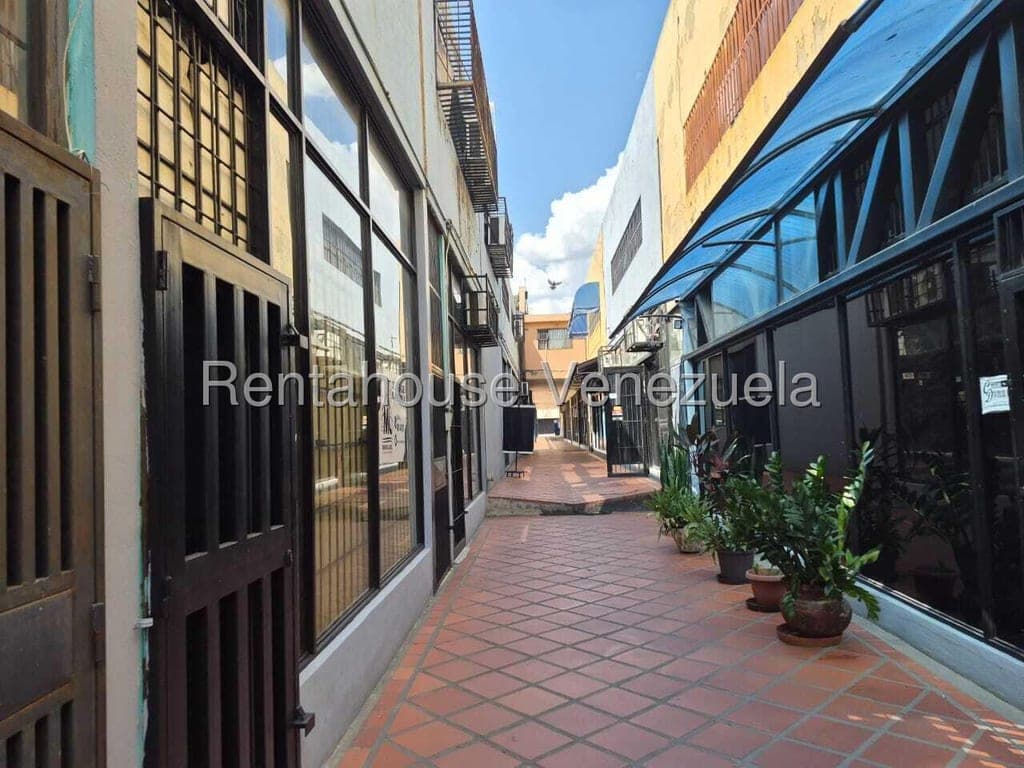 Local comercial en Zona Industrial, Valencia