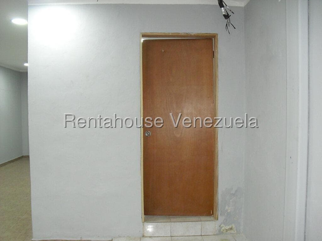 Foto 3 de Local comercial en La Trinidad, Caracas