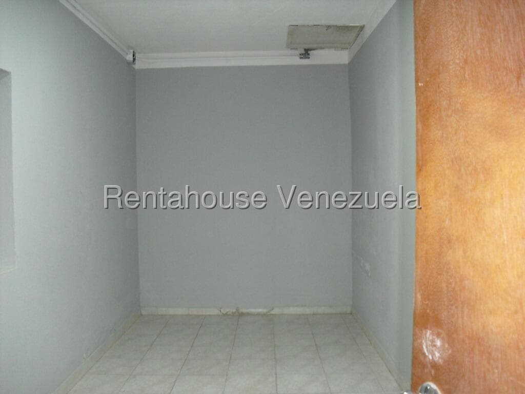 Foto 4 de Local comercial en La Trinidad, Caracas