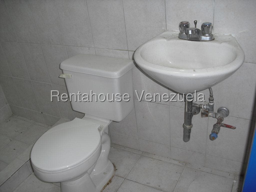Foto 6 de Local comercial en La Trinidad, Caracas