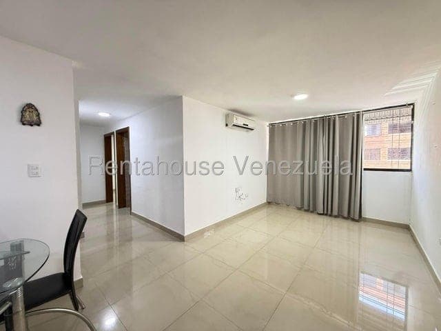 Apartamento en Conjunto Res La Placera San Jacinto, Maracay