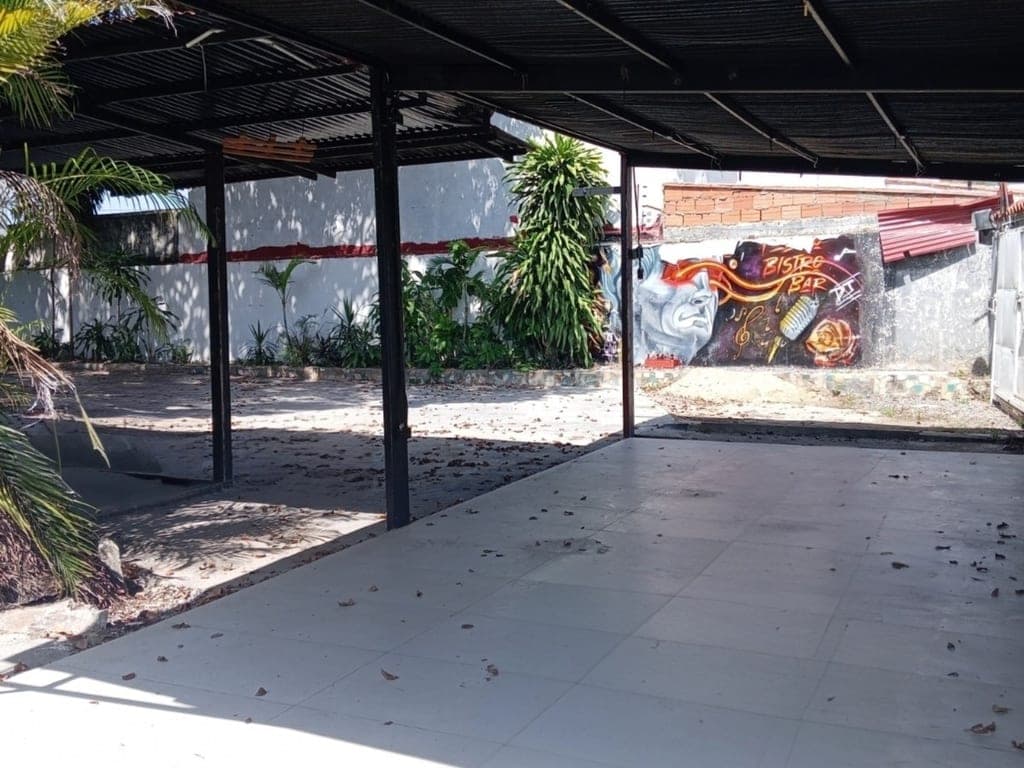 Local comercial en Urbanización La Floresta, Maracay