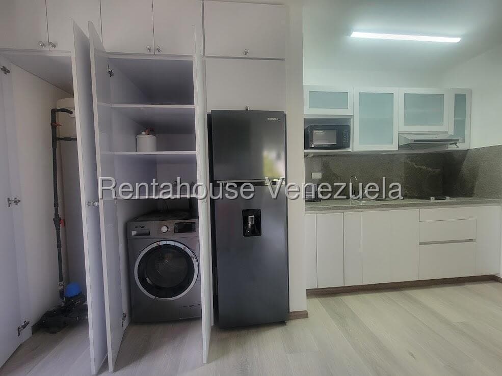 Foto 11 de Apartamento en Los Palos Grandes, Caracas