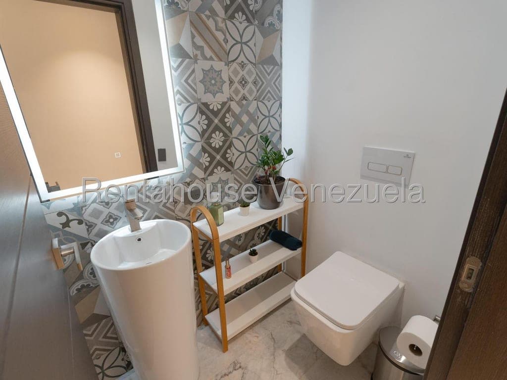 Foto 12 de Apartamento en Las Esmeraldas, Caracas