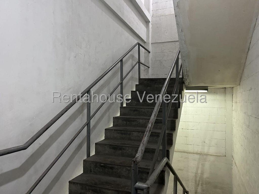 Foto 2 de Galpón en Los Cortijos de Lourdes, Caracas