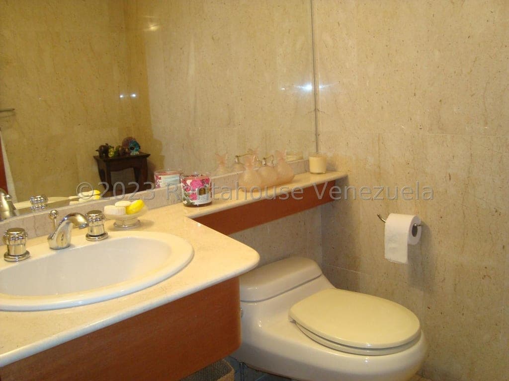 Foto 9 de Apartamento en Campo Alegre, Caracas